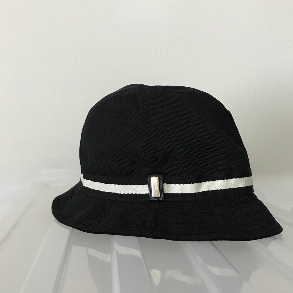 Bucket hat